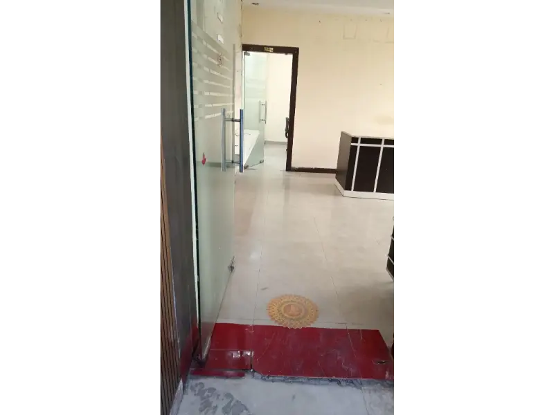 504468298_B 68 SEC 63 (3).webp